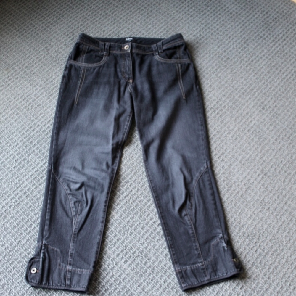 Cropped black barrel jeans with many cute details LIKE NEW